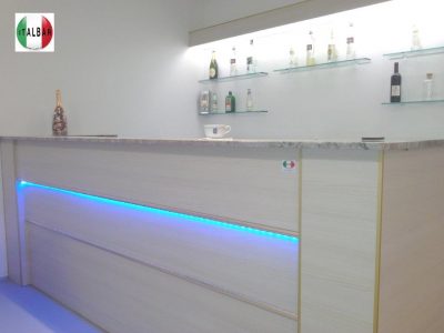 Banco Bar Multicolor cm.300 + retrobanco, portabottiglie e pedana: €. 5.400+iva