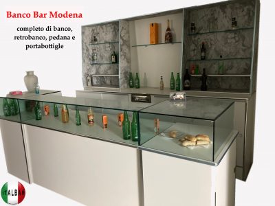 Banco Bar Modena cm. 300 + retro banco, portabottiglie e pedana: €.7.500+iva